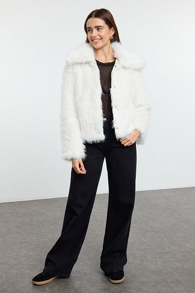 Trendyol Collection Bílý kožich Regular Fit Twoaw25Mo00314
