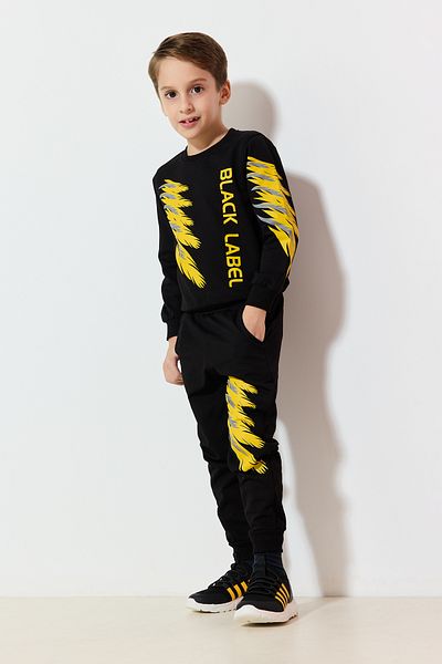 TRENDYOLKIDS طقم بنمط رقيق موسمي للأولاد - أسود TKDAW25AU00029
