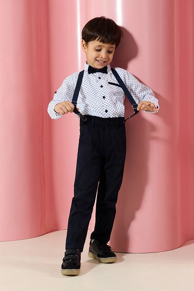 TRENDYOLKIDS 3 db fehér csokornyakkendő pöttyös ing és nadrág szett - pántos TKDSS24AU00025