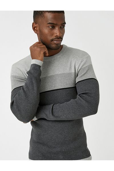 Koton Basic-Strickpullover mit Rundhalsausschnitt und Farbblockmuster