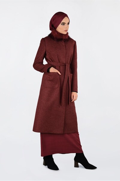 Alvina Пальто 9790 - З хутряним коміром і прихованими ґудзиками