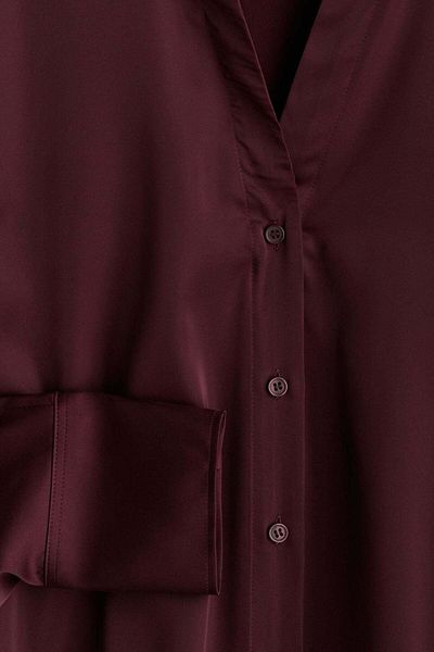 H&M بلوزة برقبة على شكل حرف V