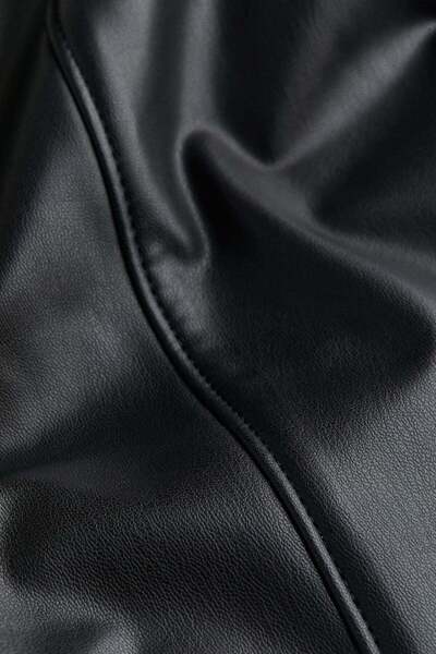 H&M بنطال ضيق مطلي بثنيات أمامية