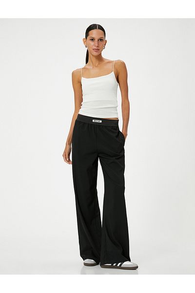 Koton Basic-Tanktop mit eckigem Kragen und dünnen Trägern und Kordelzug