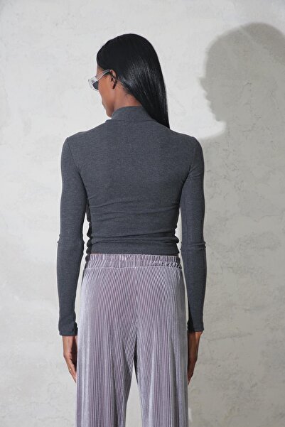 5in1Canpolat Anthracite Soft Touch Bamboo Stand Collar T-Shirt