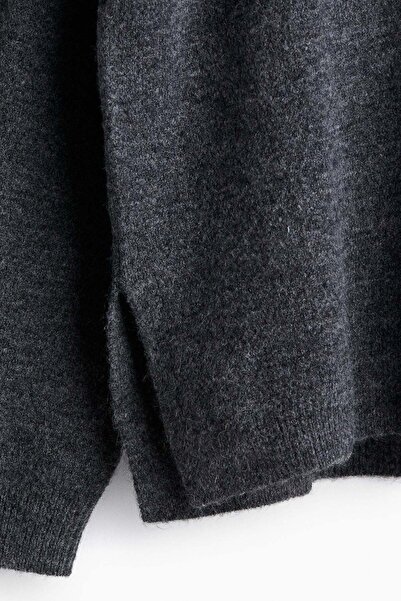 H&M MAMA Slit-hem jumper