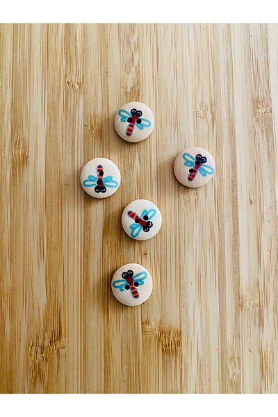 Kartopu Patterned Natural Wood Button 15mm. Pack of 5. Bee.
