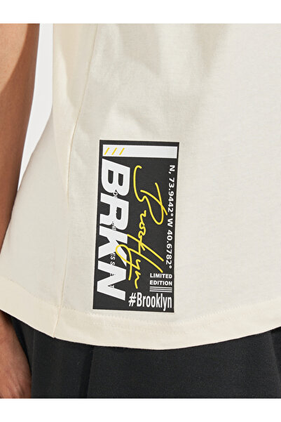 Styli Oversized Graphic Print T-Shirt with Dropped Shoulder