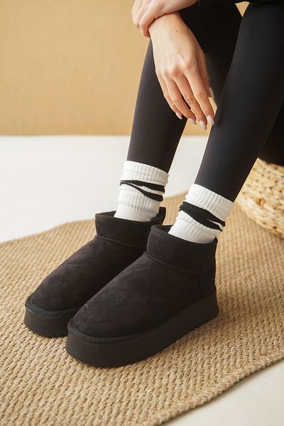 Capone Outfitters Schwarze Wildleder-Stiefeletten mit dicker Sohle und runder Zehenpartie