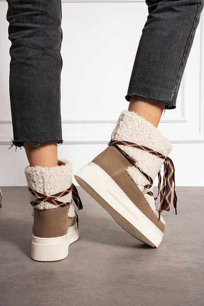 ShoeTek Γυναικείες μπότες Luinsa σε μπεζ βιζόν σουέντ - με εξωτερική γούνα και διακοσμητικά κορδόνια