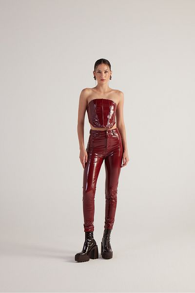 HOLLY LOLLY Bria-Hose aus Lackleder mit hoher Taille, Weinrot