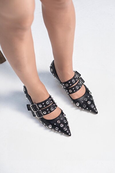 FSKOMBİN حذاء نسائي من الجلد الأسود بتفاصيل Troc من Bero