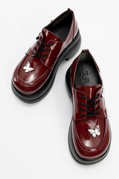 LuviShoes VANESS Damen-Freizeitschuhe mit Keilabsatz und Schnürung aus bordeauxrotem Lackleder mit Schmetterlingsschnalle