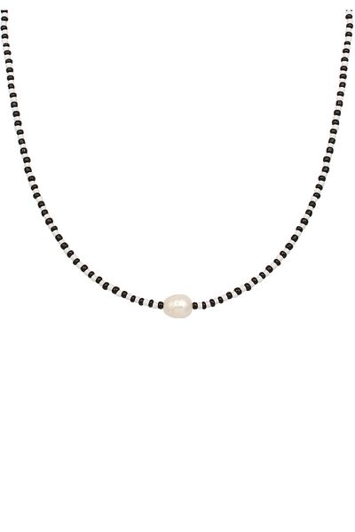 ELLI Náhrdelník s jednoduchými minimalistickými korálky, černobílé, barokní, sladkovodní kultivované perly, stříbro 925