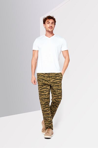 Dkny Men Slim Fit Camouflage Chino Pants, Olive Combo