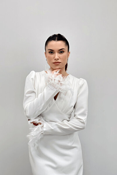 giyimmasalı Βραδινό φόρεμα με μολύβι με διπλό ύφασμα V λαιμόκοψη με λεπτομέρεια από πούπουλα - ΛΕΥΚΟ