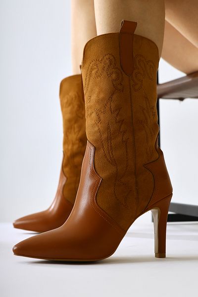 Limoya Abigael Tan Suede Leather Λεπτομερή κεντημένα γυναικεία μποτάκια με λεπτό τακούνι, γυναικεία μποτάκια