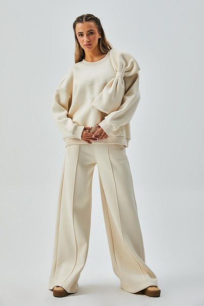 minaaise Women's White 3 Thread Raised Bow Design Wide Cut Sweatshirt 28155