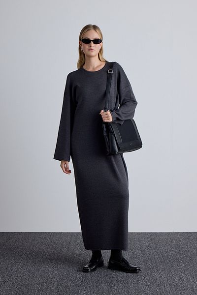 Manuka Anthrazitfarbenes Strickkleid zum Binden