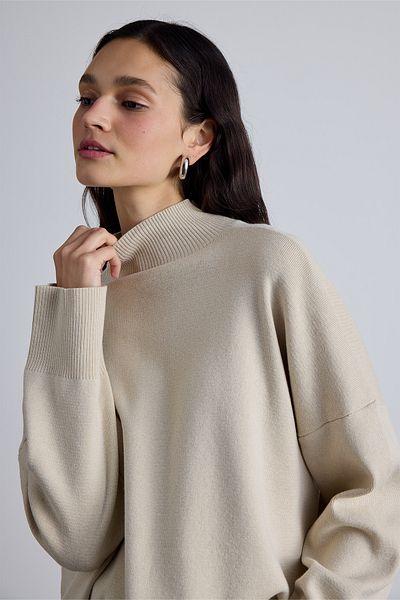 Manuka Bézs színű Oversize magas gallérú pulóver