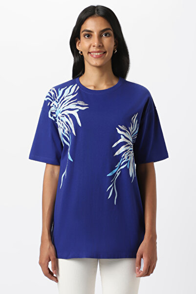 RİNA تي شيرت طاولة بأكمام قصيرة باللون الأزرق الكوبالت