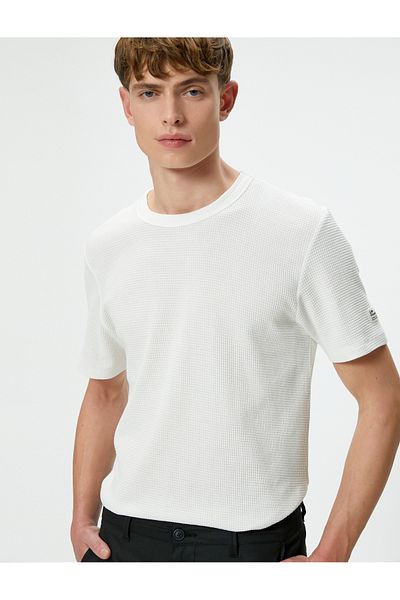 Koton T-Shirt με υφή Basic - Crew Neck, κοντό μανίκι