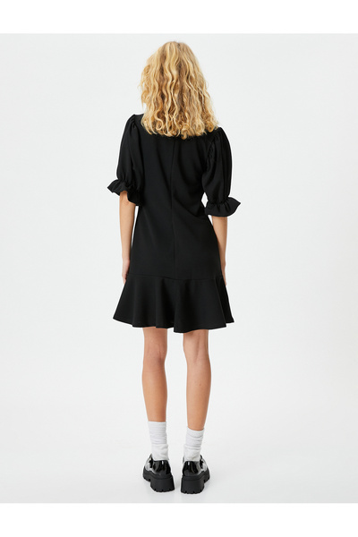 Koton Minišaty s krátkým rukávem a výstřihem do V, volány a zadním zipem