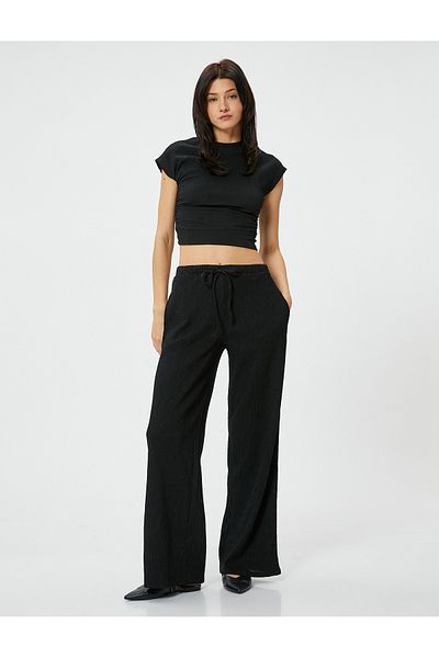 Koton Hose mit weitem Bein, geschnürter Taille und strukturierten Taschen