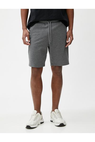 Koton Kraťasy se zipem a kapsami s detailem Slogan a krajkovým Slim Fit v pase