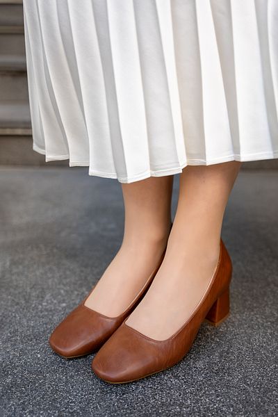 LAMİNTA Γυναικεία παπούτσια με τακούνι Tezel Tan Round Toe Flat με χοντρό τακούνι