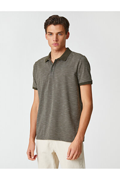 Koton Πόλο μπλουζάκι με λαιμόκοψη με γεωμετρικό εμπριμέ κοντό μανίκι με λεπτή εφαρμογή