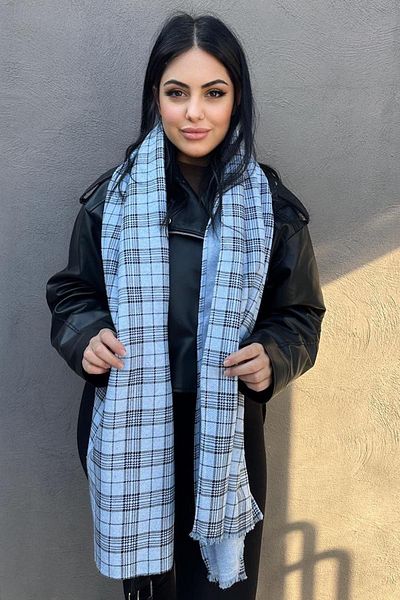 TAKIŞTIR شال/وشاح منقوش باللون الأزرق