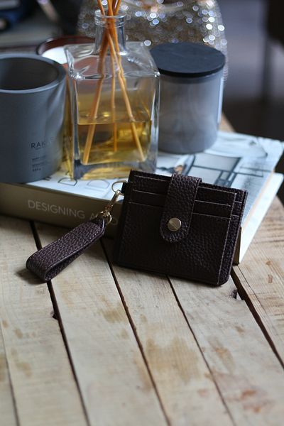 Moom Bag Дамски портфейл с картичка и талисман Bitter Coffee