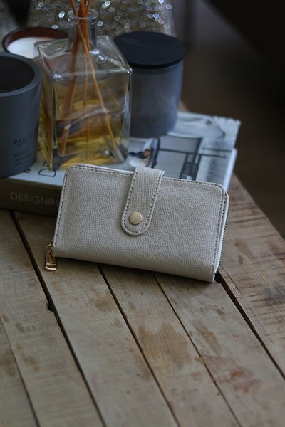 Moom Bag Γυναικείο πορτοφόλι μεσαίου μεγέθους με λεπτομέρεια κρεμ κάρτας