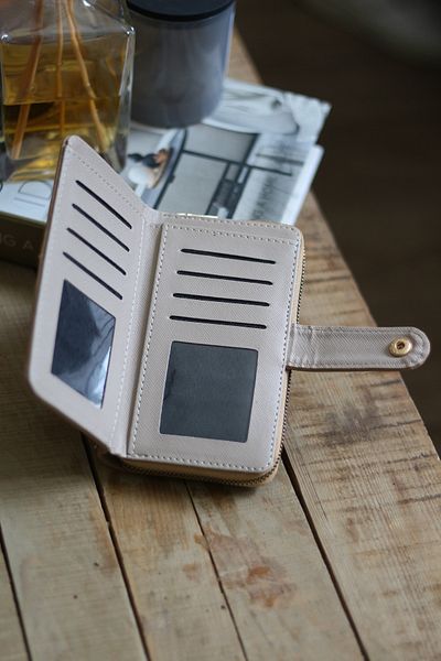 Moom Bag Γυναικείο πορτοφόλι μεσαίου μεγέθους με λεπτομέρεια θήκης καρραμέλας