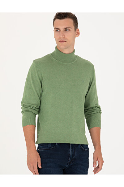 Pierre Cardin سترة تريكو أساسية ذات رقبة مدورة وقصة ضيقة باللون الأخضر الداكن...