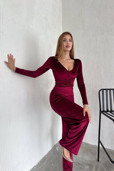 Neşeli Butik kadın V-yaka büzgü detaylı kadife tulum NBK2197