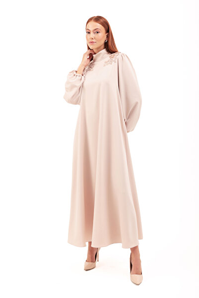 Aker Κομψό φόρεμα με λεπτομέρεια κεντήματος