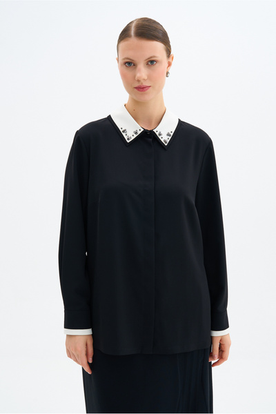 Aker Yakası İşlemeli Bluz