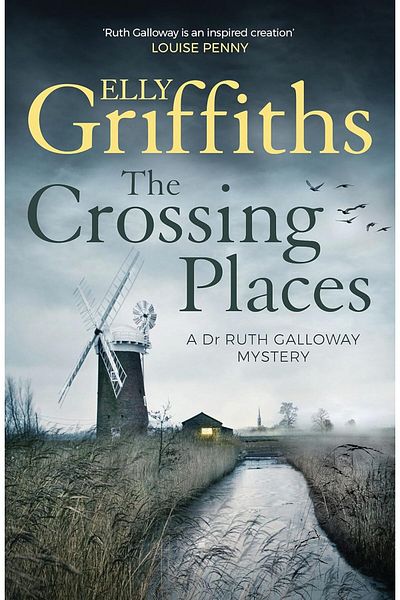 Penguin Books Elly Griffiths - a Dr. Ruth Galloway Mysteries 1: the Crossing Places