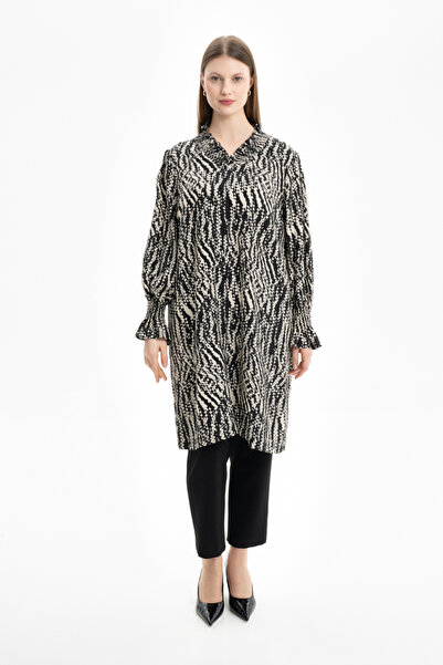 Aker Yakası Ve Manşeti Gipe Lastik Detaylı Desenli Tunik