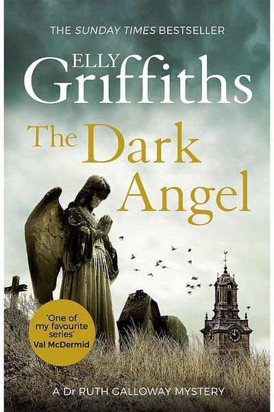 Penguin Books Elly Griffiths - Dark Angel (Dr. Ruth Galloway Mysteries 10)