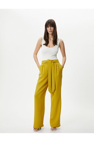 Koton Hose mit weitem Bein, Gürtel in der Taille und hoch taillierten Taschen