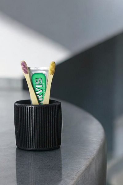 Evene Black Color Toothbrush Stand Model 4 - Countertop
