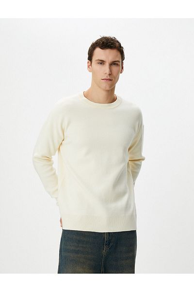 Koton Basic-Strickpullover mit Rundhalsausschnitt, weicher Struktur und langen Ärmeln