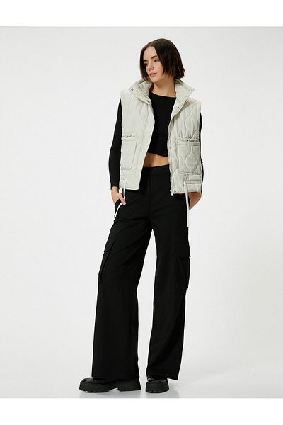 Koton Oversize Καπιτονέ γιλέκο - Σταντ γιακά, τσέπη και λεπτομέρεια γραβάτας με φερμουάρ