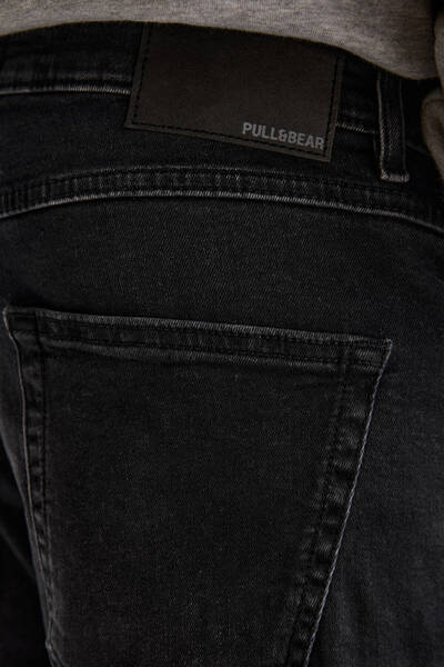 Pull & Bear Washed carrot-fit jeans