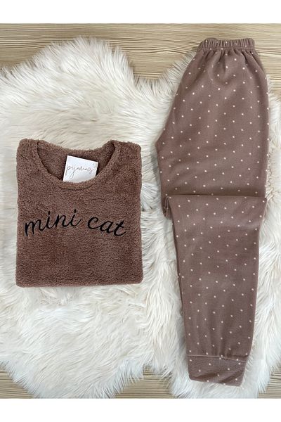 Pijamacs Комплект пижама от полар с шарки на мини котка от норка с плюшен детайл отпред