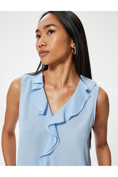 Koton Ärmellose Chiffonbluse mit V-Ausschnitt und Rüschen