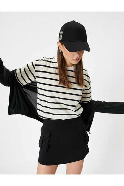 Koton Tricou cu mânecă scurtă, cu gât roșu, din bumbac